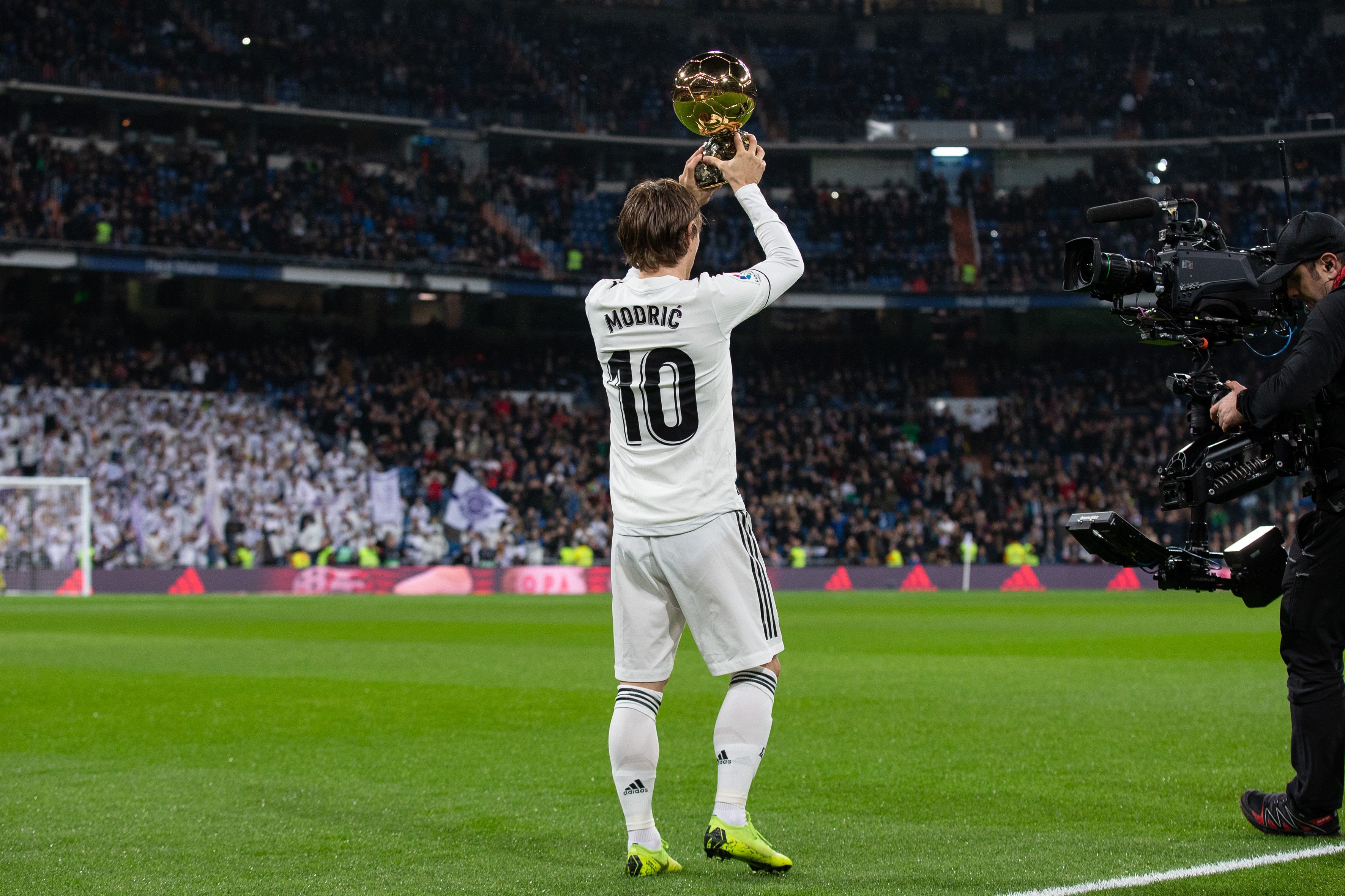 NBA常规赛：太阳7人上双&22记三分轻取灰熊